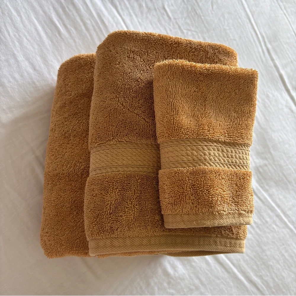 3Pc set Bath Towel Hand Towel & Wash cloth pre-owned rust